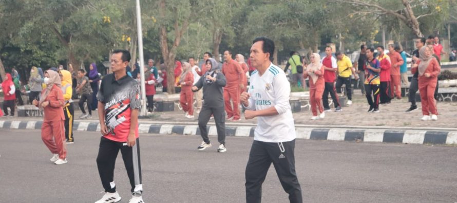 RUTINITAS SENAM PAGI DI HALAMAN KANTOR PEMKOT PRABUMULIH