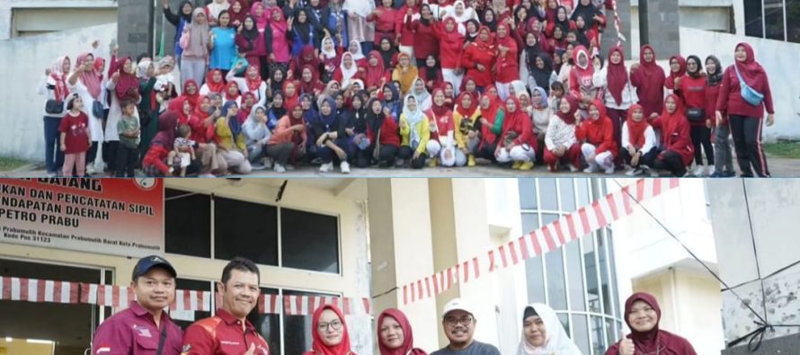 PERLOMBAAN 17 AN DALAM RANGKA HUT RI DI HALAMAN KANTOR DISDUKCAPIL