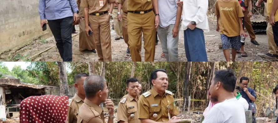 WALIKOTA PRABUMULIH RIDHO YAHYA SERAHKAN BANTUAN LANGSUNG KEPADA KORBAN KEBAKARAN DI GUNUNG IBUL TIMUR