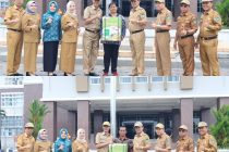 APEL MINGGUAN SEKALIGUS PENYERAHAN BANTUAN DARI KEMENTERIAN PERTANIAN RI, PENYERAHAN HADIAH LOMBA POSYANDU SERTA PEMENANG KARNAVAL DAN PEMBERIAN PENGHARGAAN PADA OPERATOR SPBE