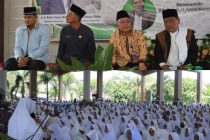 PENGAJIAN RUTIN TRIWULAN MAJELIS TAKLIM KOTA PRABUMULIH YANG DIADAKAN DI PENDOPOAN RUMAH DINAS WALIKOTA PRABUMULIH