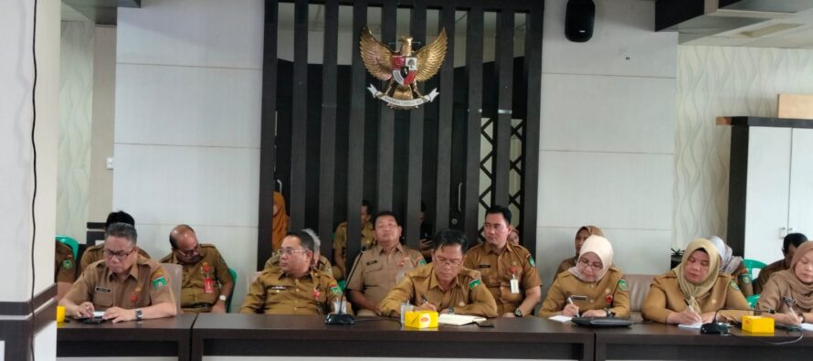 Rapat tentang data kemiskinan di Kota Prabumulih.