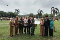 Apel mingguan sekaligus memperingati Hari Kesehatan Nasional ke-59 tahun 2023 di halaman Pemerintah Kota Prabumulih