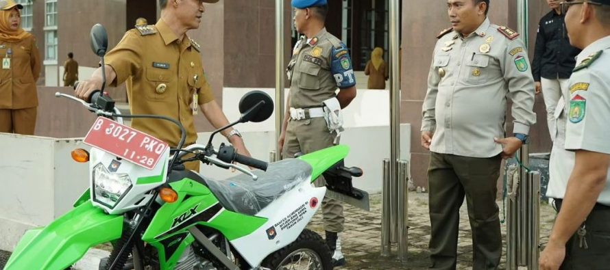 Kegiatan Penyerahan Piagam Penghargaan Pada Apel Bulanan Pemerintah Kota Prabumulih