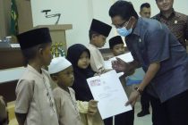 Penyerahan Akte Kelahiran dan Kartu Identitas Anak (KIA) di Kota Prabumulih Tahun 2024