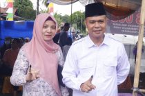 “PJ SEKRETARIS DAERAH KOTA PRABUMULIH ARIS PRIADI, S.H.,M.Si MEMBERIKAN SUARANYA DI TPS 008 KELURAHAN GUNUNG IBUL BARAT”