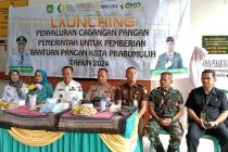 Penyerahan Simbolis Bantuan Cadangan Pangan Beras Pemerintah ( CBP ) Tahap I Bulan Februari Tahun 2024.