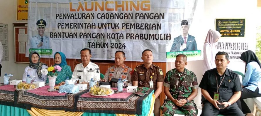 Penyerahan Simbolis Bantuan Cadangan Pangan Beras Pemerintah ( CBP ) Tahap I Bulan Februari Tahun 2024.