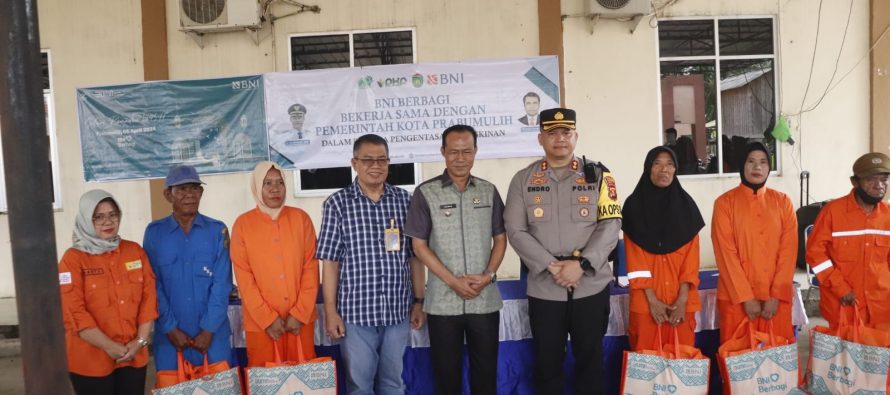 Pembagian Sembako Dari Bank BNI Kota Prabumulih Dalam Rangka Pengentasan Kemiskinan.