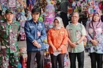 Pj Sekda dengan Tim Satgas Ketahanan Pangan Kota Prabumulih Lakukan Operasi Sidak Pasar