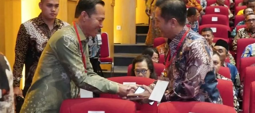 Penjabat Walikota Prabumulih H. Elman, ST, MM didampingi OPD terkait di lingkup Pemerintah Kota Prabumulih menghadiri Peringatan Puncak Hari Ulang Tahun ke-44 Perpustakaan Nasional Republik Indonesia (Perpusnas RI)