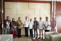 Penjabat Walikota Prabumulih H Elman ST menerima jajaran perwakilan Kantor Bank Syariah Cabang Prabumulih