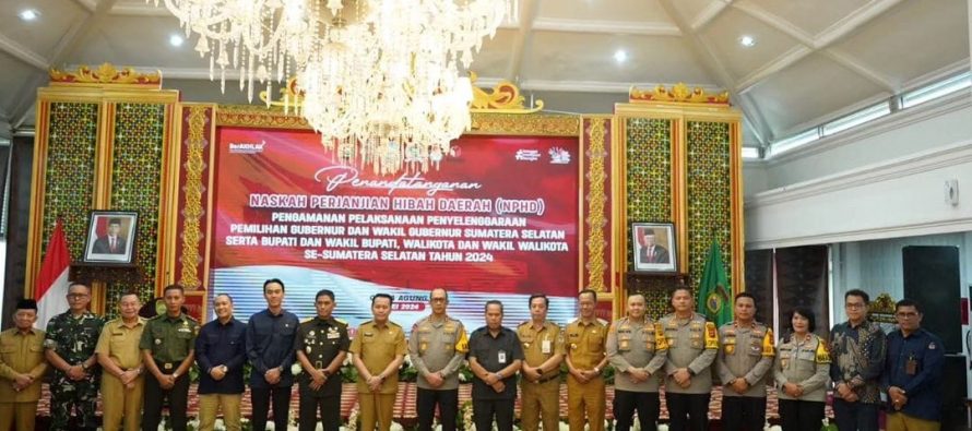 Penjabat Walikota Prabumulih H ElmanST MM menandatangani Naskah Kerjasama Perjanjian Hibah Daerah di Griya Agung Palembang