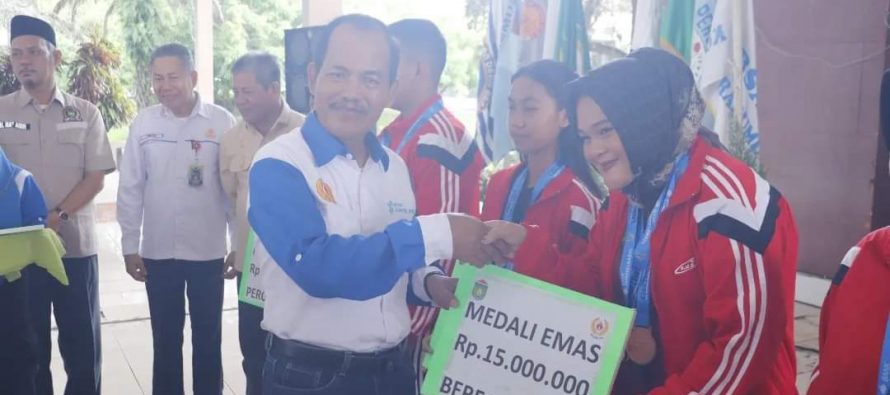 Asisten III Kota Prabumulih Drs.Amilton Menghadiri Penyerahan Reward Atlet dan Pelatih Pada PORPROV XIV 2023 di Kabupaten Lahat