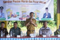 Penjabat Walikota Prabumulih, H. Elman, ST., MM menghadiri Kegiatan Gerakan Pangan Murah dan Pasar Murah yang digelar di Gedung Serbaguna