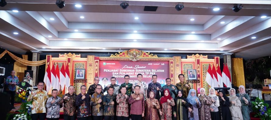 Penjabat Walikota Prabumulih, H. Elman, ST, MM bersama Pj. Ketua TP PKK Prabumulih, Hj. Windriana Elman menghadiri Pisah Sambut Penjabat Gubernur Sumatera Selatan dan Penjabat Ketua TP PKK Provinsi Sumatera Selatan