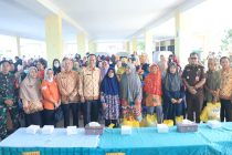 Penjabat Walikota Prabumulih, H. Elman, ST., MM menghadiri Kegiatan Gerakan Pangan Murah dan Pasar Murah yang digelar di Gedung Kesenian Kelurahan Prabumulih