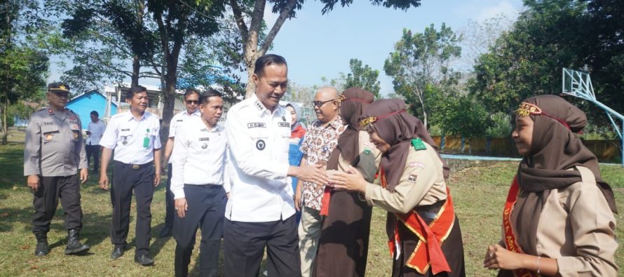 Pendidikan di Kota Prabumulih kudu berkualitas. Hal itu dapat diwujudkan salah satunya dengan meningkatkan kualitas pendidikan sekolahnya demi mencetak generasi yang unggul dan berkualitas.
