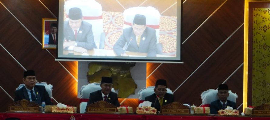 RAPAT PARIPURNA DPRD KOTA PRABUMULIH KE XXVIII MASA PERSIDANGAN KE III TENTANG MENDENGARKAN PIDATO KENEGARAAN PRESIDEN RI DALAM RANGKA PERINGATAN HUT RI KE-79.DI RUANG RAPAT PARIPURNA DPRD KOTA PRABUMULIH