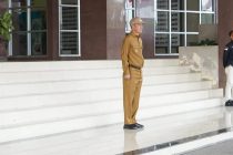 Pejabat Walikota Prabumulih H. Elman, ST, MM menjadi Pembina apel mingguan sekaligus serah terima penghargaan