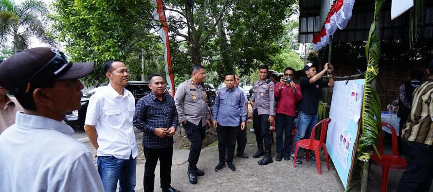 PJ WALIKOTA PRABUMULIH BERSAMA FORKOPIMDA MEMANTAU LANGSUNG TEMPAT PEMUNGUTAN SUARA