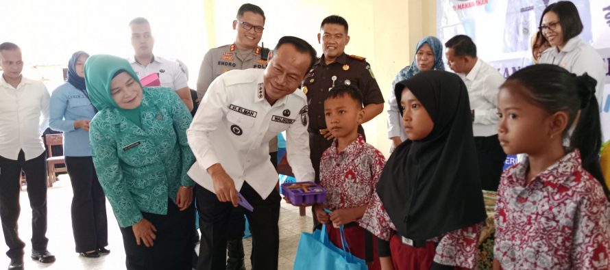 PEMKOT PRABUMULIH GENCARKAN KONSUMSI IKAN MELALUI GERAKAN MAKAN IKAN (GEMARIKAN)