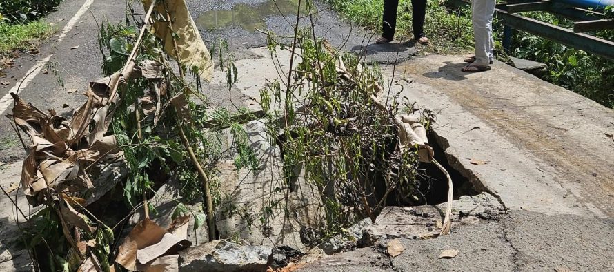 Penjabat Walikota Prabumulih Tetap Bekerja di Tengah Libur Cuti Bersama, Tinjau Lokasi Longsor di Kelurahan Anak Petai