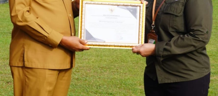 PEMERINTAH KOTA PRABUMULIH TERIMA BANTUAN CSR DAN SERAHKAN PIAGAM PENGHARGAAN DALAM PERINGATAN HPSN 2025