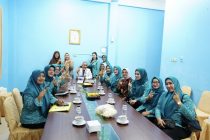 Ketua Tim Penggerak PKK Kota Prabumulih, Ibu Hj. Linda Apriana Arlan, didampingi oleh Staf Ahli TP PKK, Ibu Nuning Mulya Franky, melakukan peninjauan langsung terhadap pelaksanaan pelayanan Keluarga Berencana (KB) Metode Operasi Wanita (MOW) dan Metode Operasi Pria (MOP)