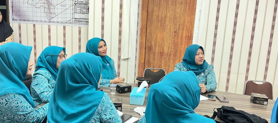 Ketua Umum Tim Penggerak PKK Pusat, Ny. Tri Tito Karnavian, secara resmi melantik Penjabat Ketua Tim Penggerak PKK dan Ketua Tim Pembina Posyandu Provinsi Kepulauan Bangka Belitung serta Papua Pegunungan