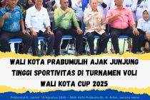 WALI KOTA PRABUMULIH AJAK JUNJUNG TINGGI SPOTIVITAS DI TURNAMEN VOLI WALI KOTA CUP 2025
