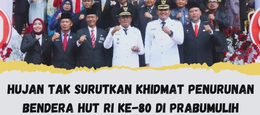 HUJAN TAK SURUTKAN KHIDMAT PENURUNAN BENDERA HUT RI KE-80 DI PRABUMULIH