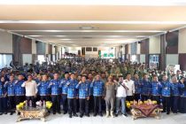 Wali Kota Prabumulih H.Arlan memberikan honor kepada anggota Linmas