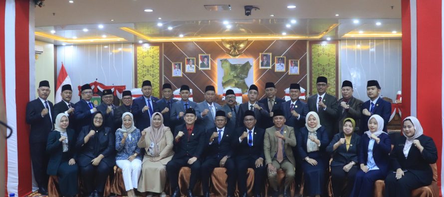 Wali Kota Sampaikan Jawaban atas PU Fraksi dalam Rapat Paripurna Ke-VII DPRD Prabumulih Bahas RAPBD 2026