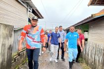 PENINJAUAN DAN GOTONG ROYONG BERSAMA WALI KOTA PRABUMULIH DI KELURAHAN GUNUNG IBUL