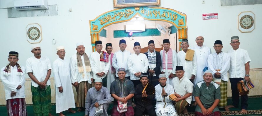 Kadiskominfo Prabumulih Wakili Wali Kota Serahkan Hewan Kurban di Masjid Babun Ni’mah Wonosari