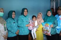 Ketua TP-PKK Ibu Hj Linda Apriana Arlan Kunjungi Balita Stunting di Kelurahan Sukajadi