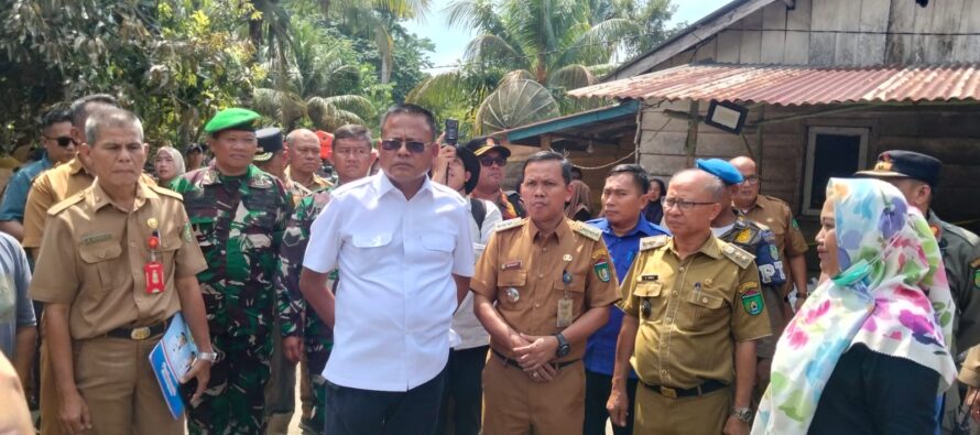 Wali Kota Prabumulih, H. Arlan, meninjau langsung dua lokasi kebakaran yang terjadi di wilayah Kota Prabumulih.
