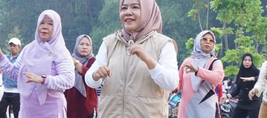 Sekda Hadiri Senam Pagi Bersama Masyarakat Di Stadion Talang Jimar