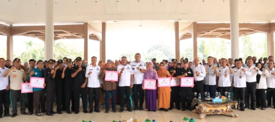 Wali Kota Prabumulih Serahkan Insentif Triwulan III Kepada Petugas Sosial Masyarakat