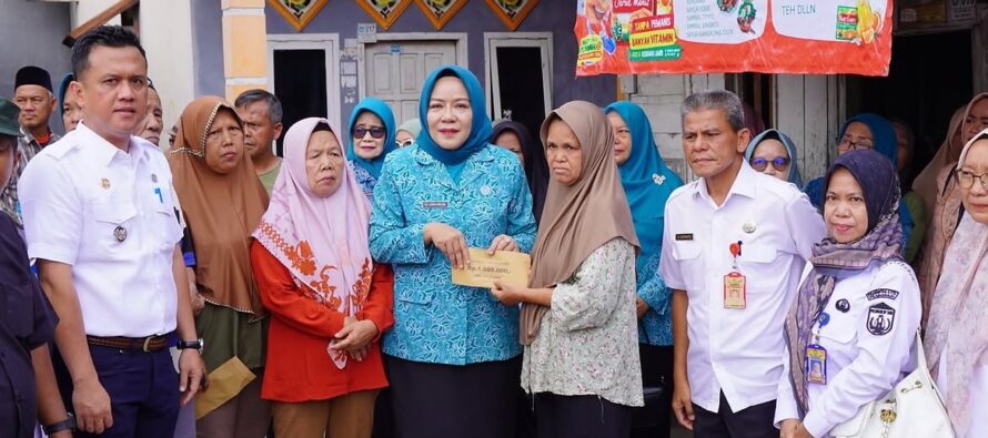 Wali Kota Prabumulih Salurkan Bantuan Untuk Korban Kebakaran Di Kelurahan Pasar I